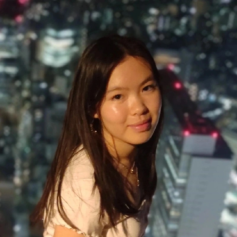 A photo of 16 year old Lizzy, who attended the Next Tech Girls Robotics Insight Day with Analog Devices.